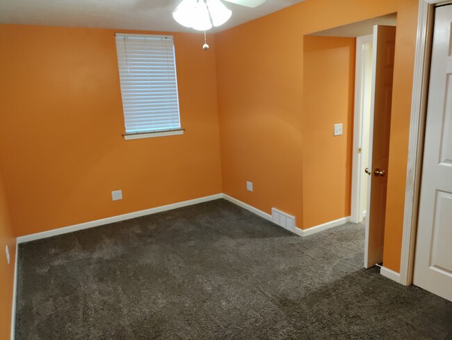 Basement bedroom - 13935 Arbor Cir