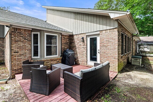 Building Photo - 507 Nassau Dr