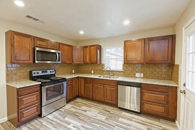 Building Photo - 1613 M Pl