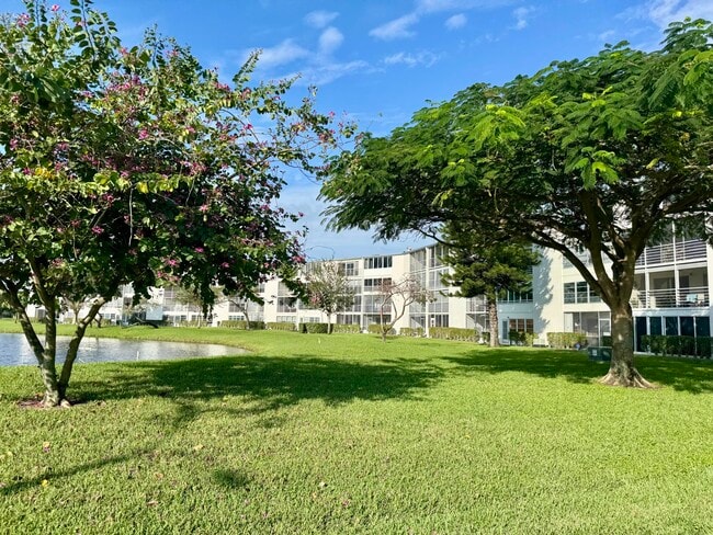 Building Photo - 4053 Hythe A