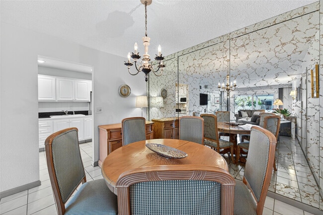 Building Photo - 6417 Bay Club Dr