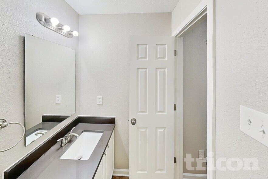 Building Photo - 1362 Cadre Cir