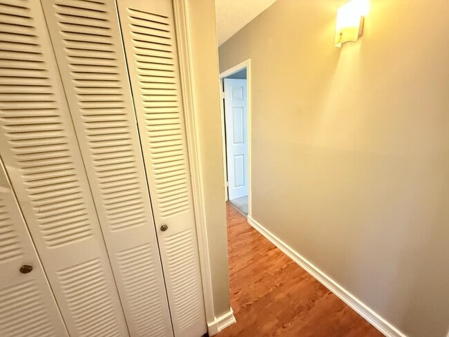 Building Photo - 1325 Longfellow Dr
