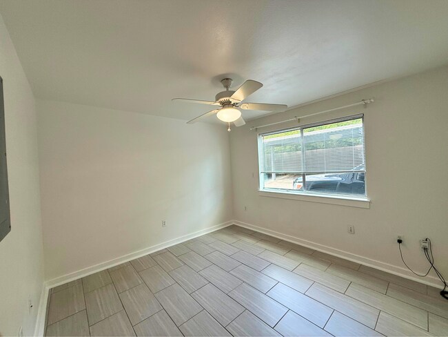 Building Photo - 2200 Dickson Dr