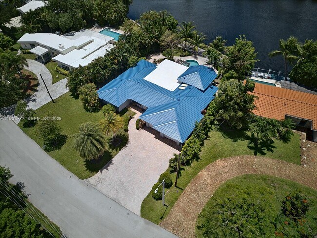 Building Photo - 2801 Coral Shores Dr