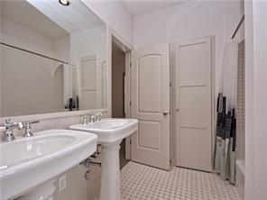 Building Photo - 306 W 34th St