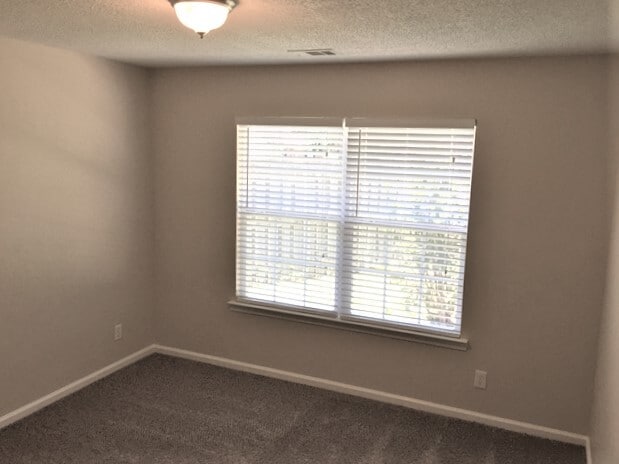 Building Photo - 6 Raven Wood Way