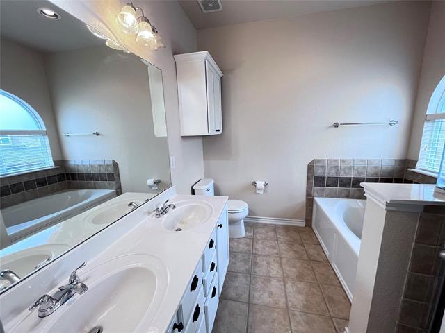 Building Photo - 5895 Clearwater Ct