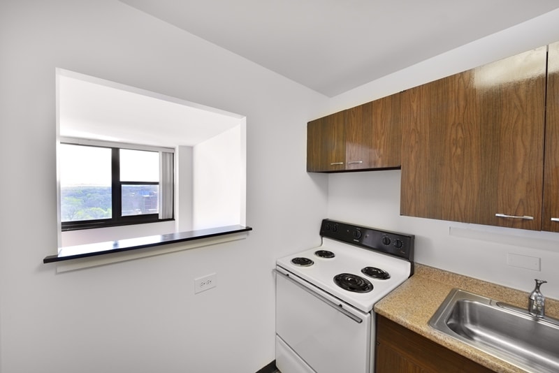 Building Photo - 7447 S South Shore Dr