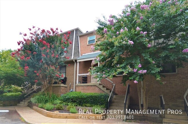 Building Photo - 1762 Dogwood Dr