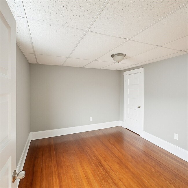 Building Photo - 19 Henchman St