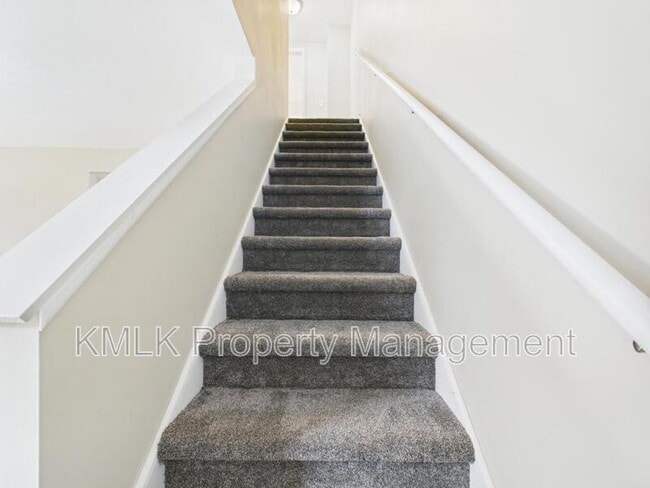 Building Photo - 9042 Maple Grove Rd