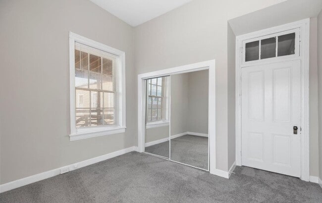 Building Photo - Charming & Spacious 2BR Right in the Heart...
