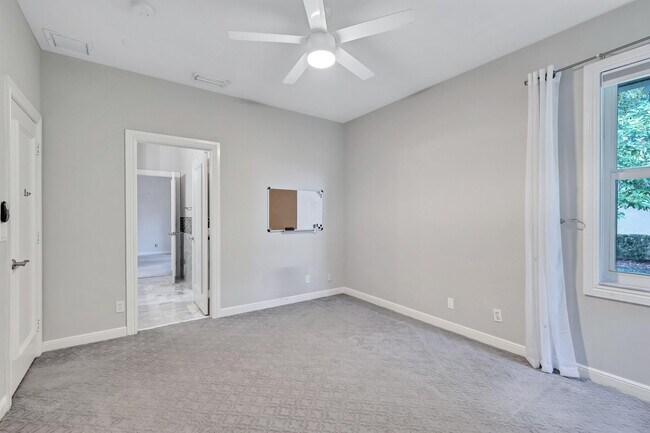 Building Photo - 12020 NW 62nd Ct
