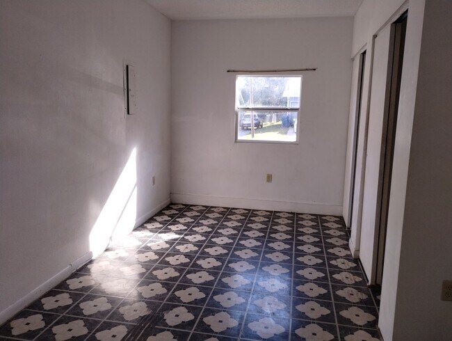 Building Photo - 2 Bedroom / 2 Bathroom Rental – Brooksville, Fl