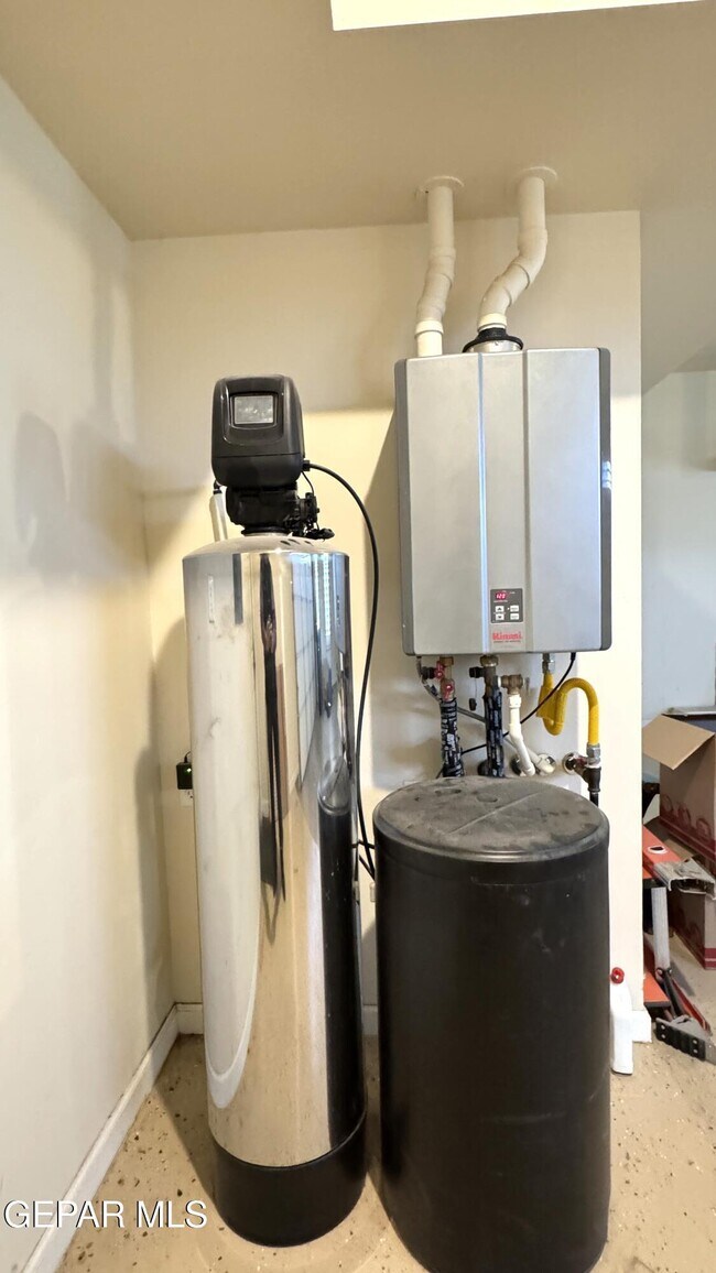 Building Photo - 12408 Fresh Water Dr