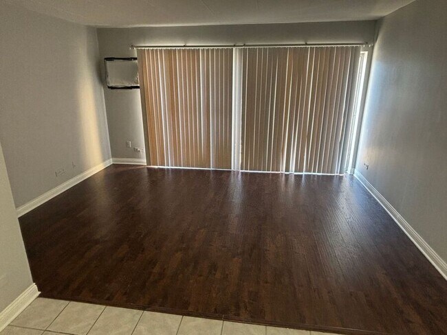 Building Photo - Charming 2-Bedroom Apartment for Rent in O...