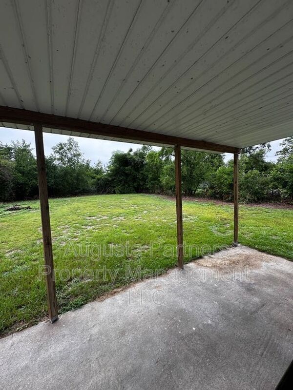 Building Photo - 3224 York Dr