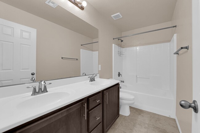 Building Photo - Immaculate 3 Bedroom, 2.5 Bathroom Home wi...