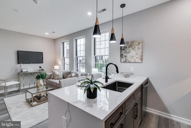 Building Photo - 752 S 16th St