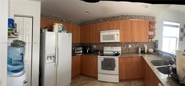Building Photo - 8999 NW 107th Ct