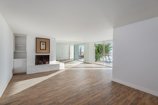 Building Photo - 6307 Ocean Front Walk