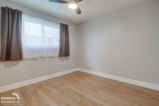Building Photo - Scenic 4Bdm 2Ba Oasis with Panoramic Views...