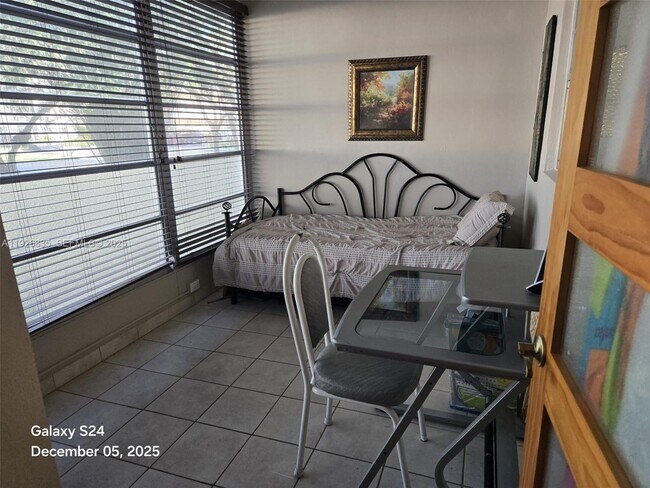 Building Photo - 5181 W Oakland Park Blvd