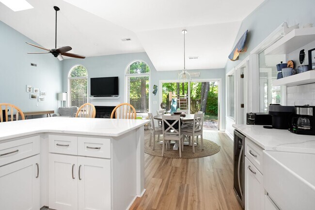 Building Photo - FURNISHED Coastal Retreat Near Wrightsville Beach in Desirable Masonboro Neighborhood