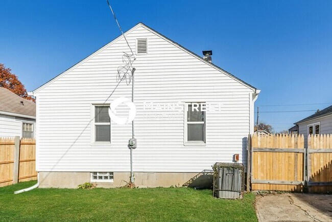 Building Photo - 2 Bedroom Pet-Friendly Home in Indianapoli...