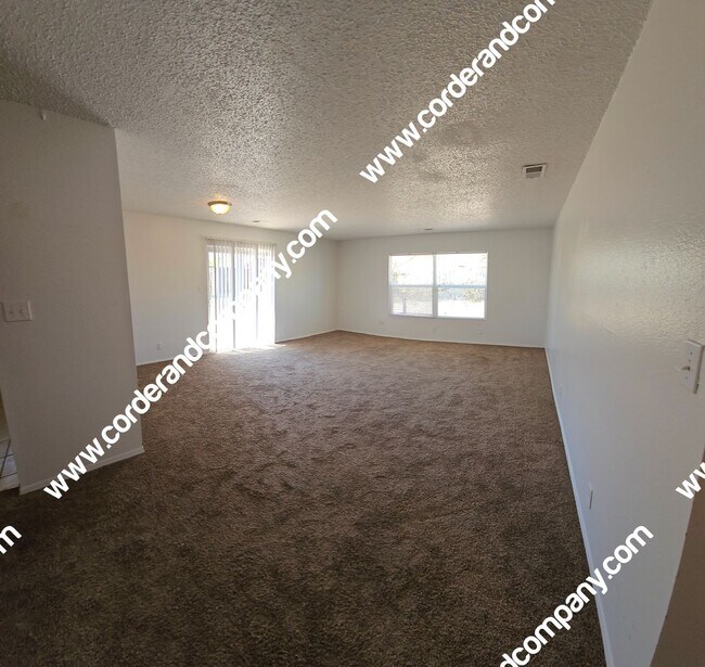 Building Photo - Welcoming 3 Bedroom, 2 Bathroom, 2 Car Gar...