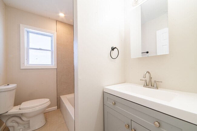 Building Photo - 115 N Delancy Pl