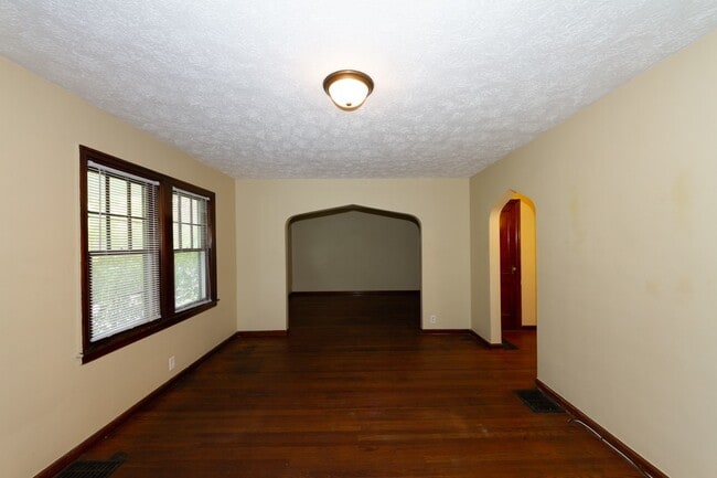 Building Photo - 1 bed 1 bath. Located in desirable Christi...