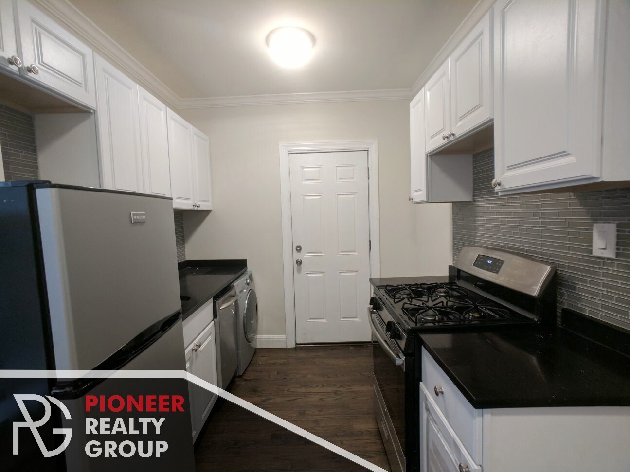 Building Photo - 3814 N Greenview Ave