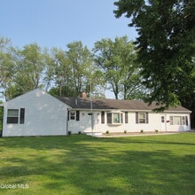 Building Photo - 5 Sunset Dr