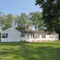 Building Photo - 5 Sunset Dr