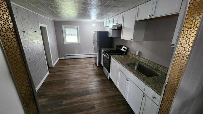 Building Photo - 3 bedroom 1 bathroom