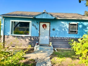 Building Photo - Pet friendly 2 bedroom house with a large lawn!