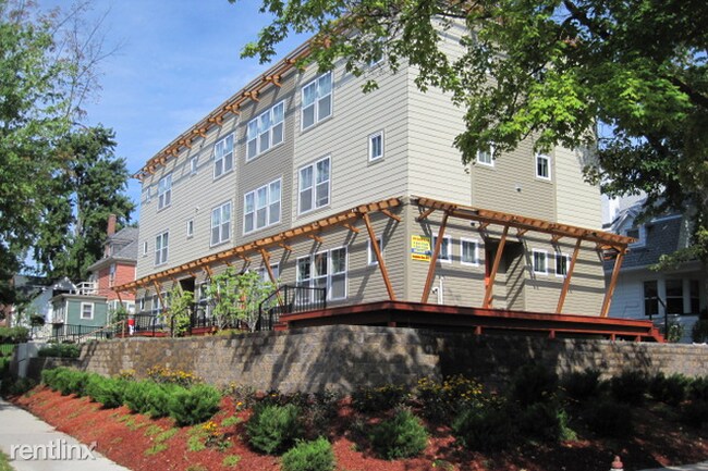 Building Photo - 3 br, 3 bath House - 930 Church St Unit B
