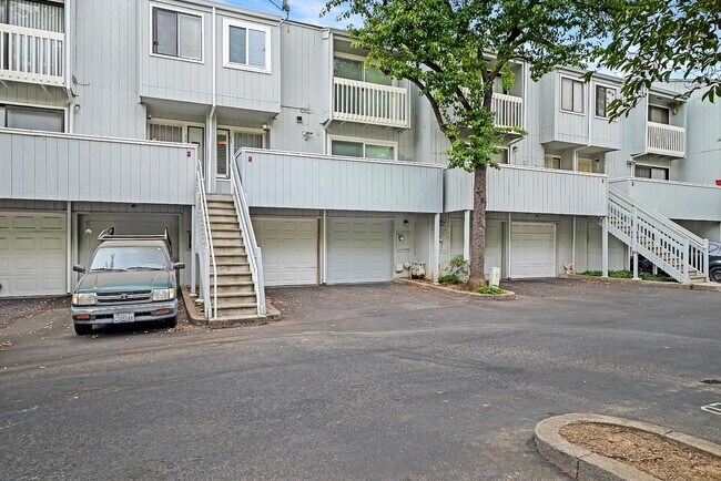 Building Photo - 165 Oddstad Dr