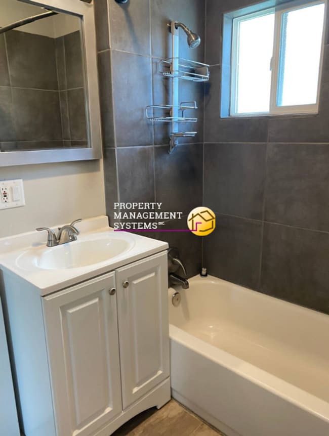 Building Photo - 2 Bedroom Salt Lake Duplex - All Utilities Included!