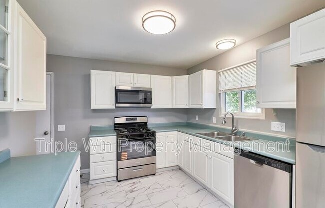 Building Photo - 1405 Willowbrook Dr