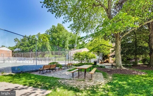 Building Photo - 10301 Montrose Ave