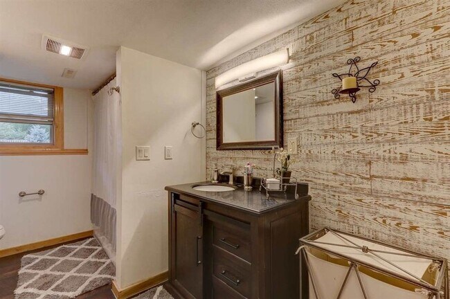 Building Photo - Sun Prairie Duplex