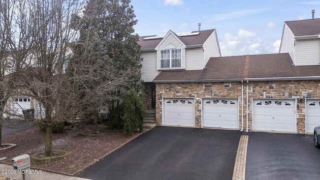 Building Photo - 10 Kinglet Ave