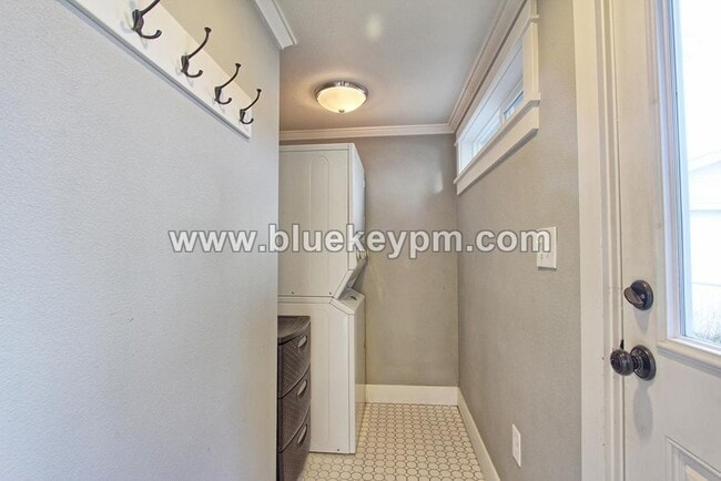 Building Photo - 2 Bed, 1 Bath Bungalow in Vancouver at 4th Plain Blvd and Franklin Ave