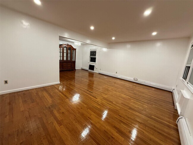 Building Photo - 86-14 235th Ct