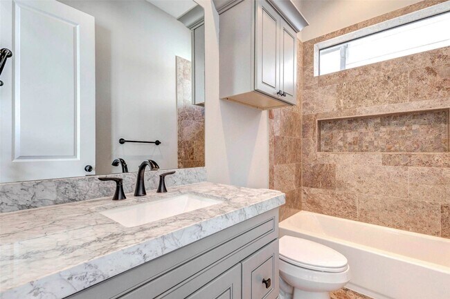 Building Photo - 2771 Freund St