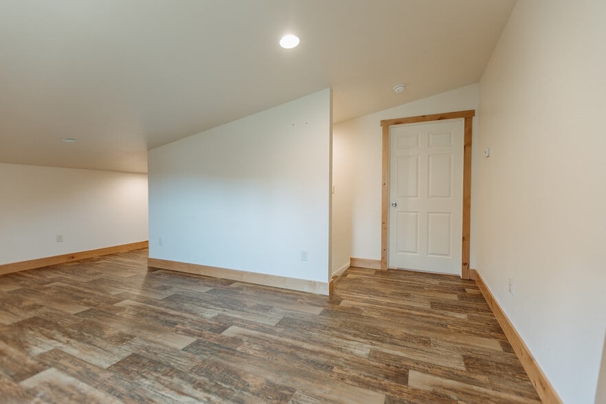 Building Photo - 120 Lasso Ln
