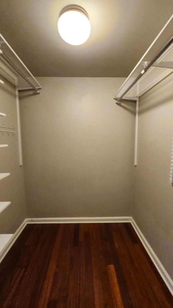 Building Photo - Spacious Midtown Condo with 2 Bedrooms, 2 Balconies & Internet Included!